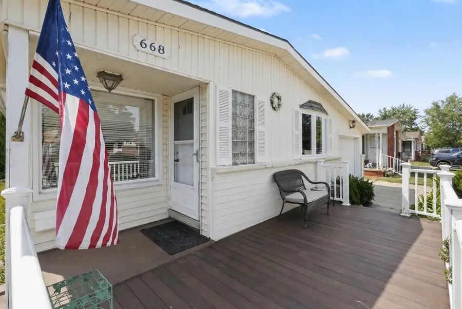 668 S Hawthorne, Westland, MI 48186 - #3