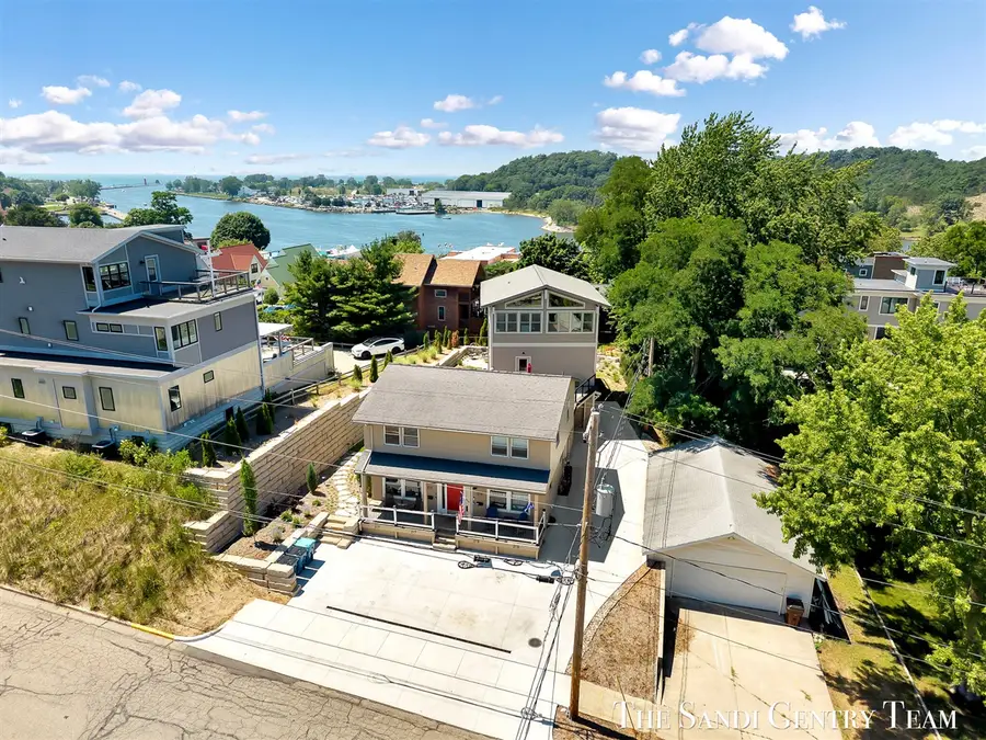 215 S 1st, Grand Haven, MI 49417 - #2