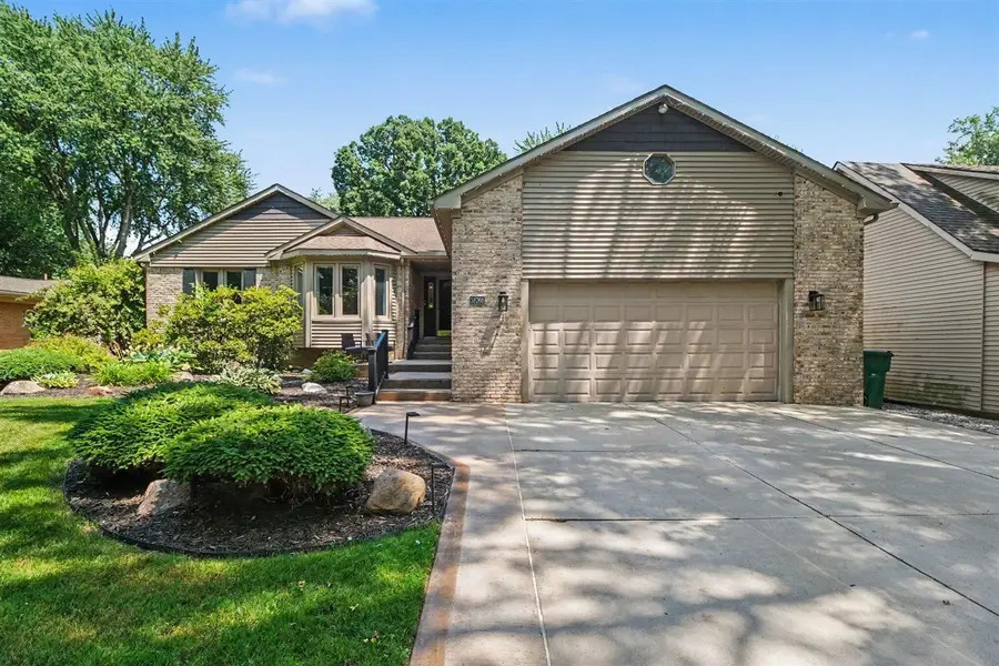38768 Pineridge, Harrison Township, MI 48045 - #2