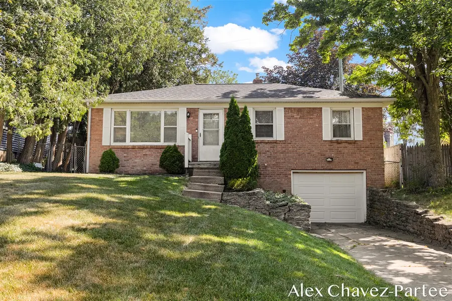2207 Tremont, Grand Rapids, MI 49504 - #3