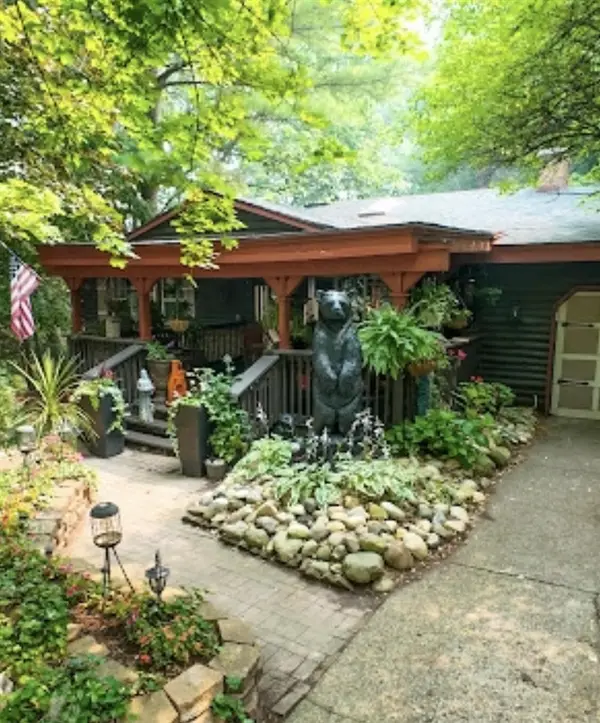 5912 English, Comstock Park, MI 49321