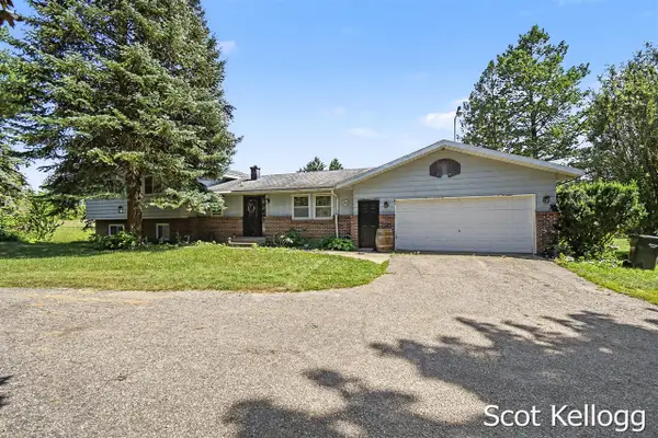 4118 16th, Dorr, MI 49323