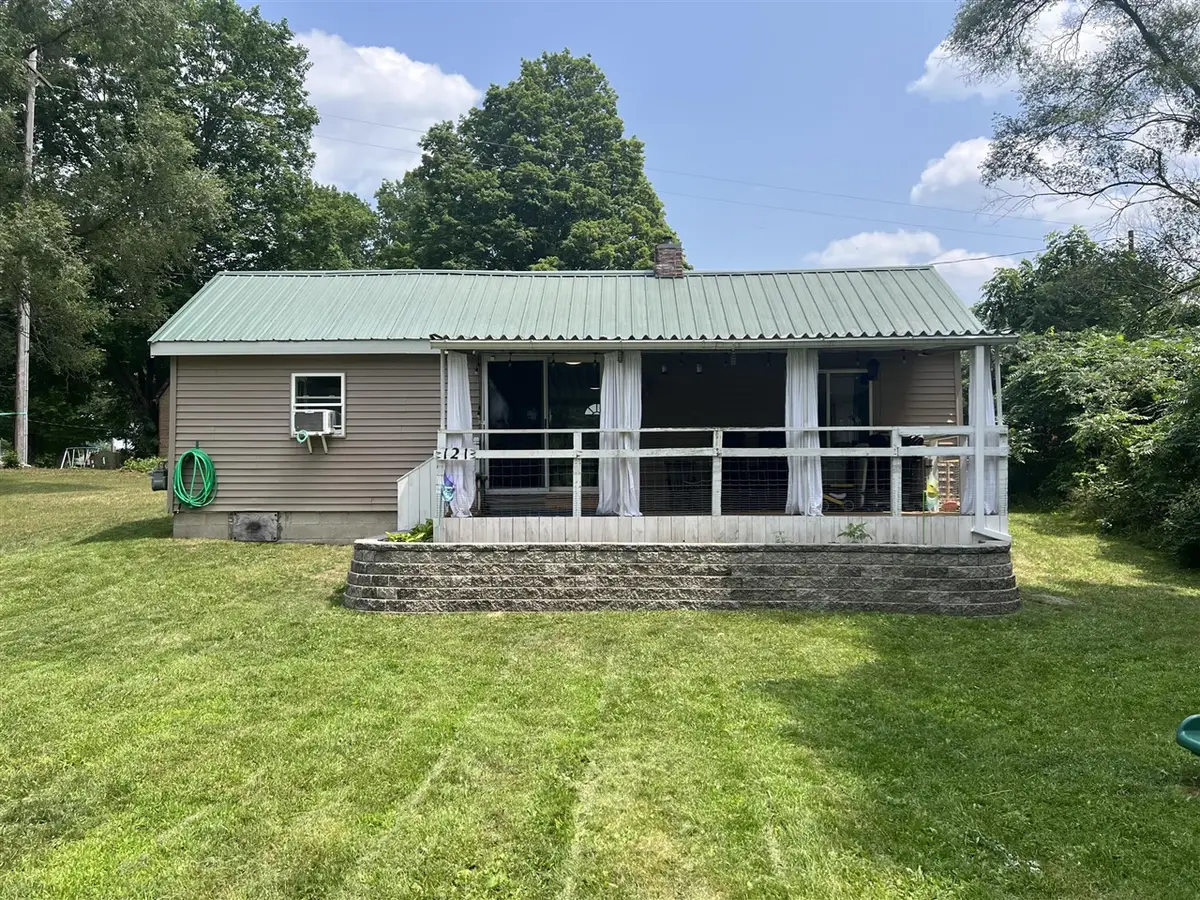 121 S Muenscher, Howard City, MI 49329 - #1