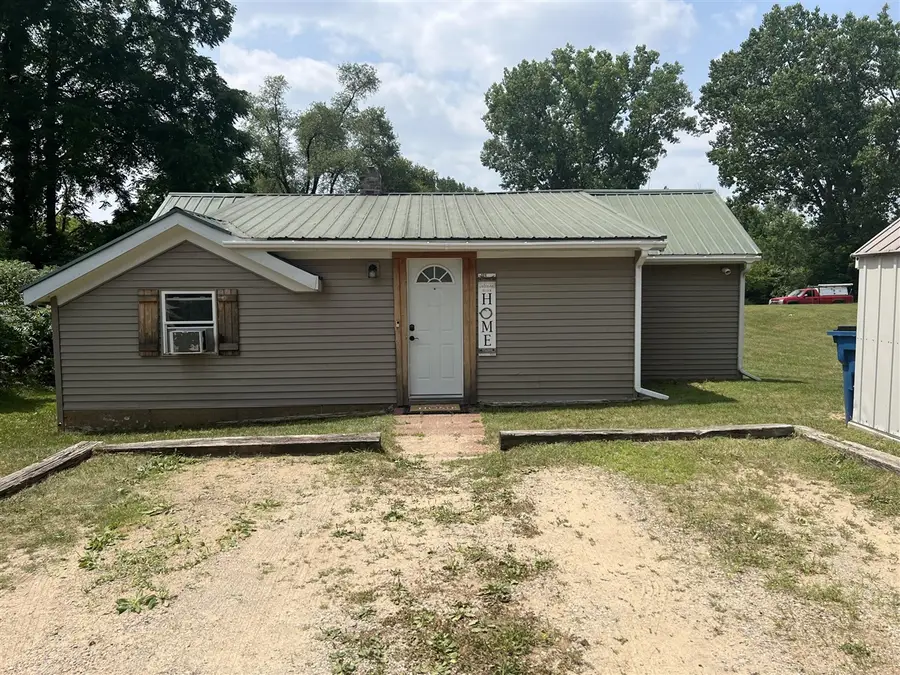 121 S Muenscher, Howard City, MI 49329 - #2