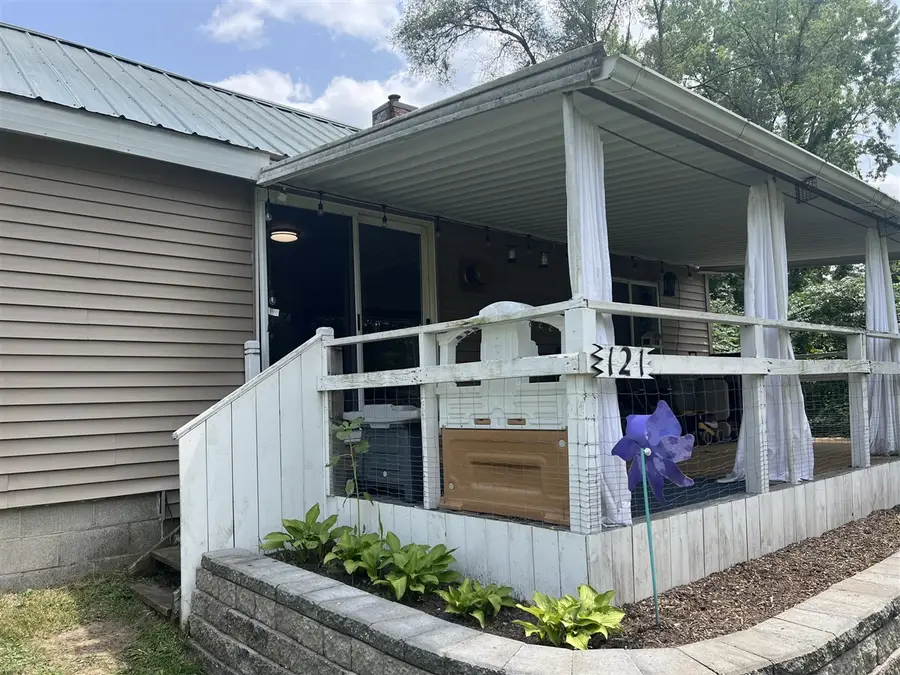 121 S Muenscher, Howard City, MI 49329 - #3