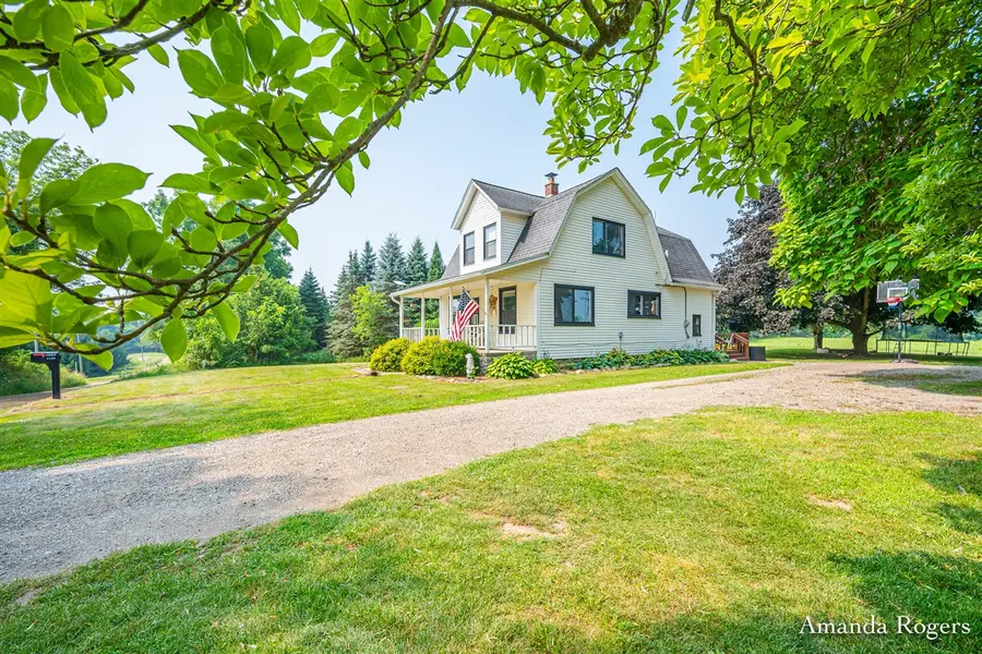 1124 Pinckney, Saranac, MI 48881 - #2