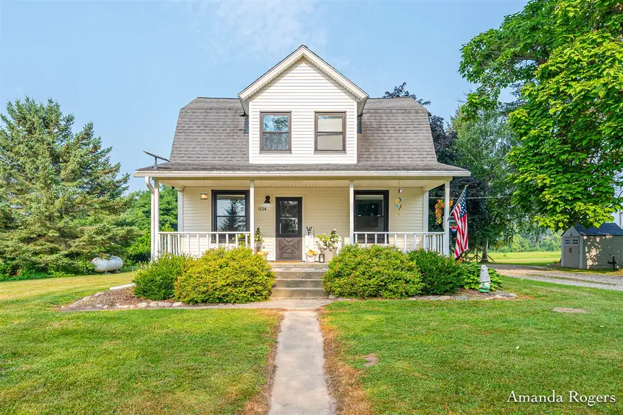 1124 Pinckney, Saranac, MI 48881 - #3