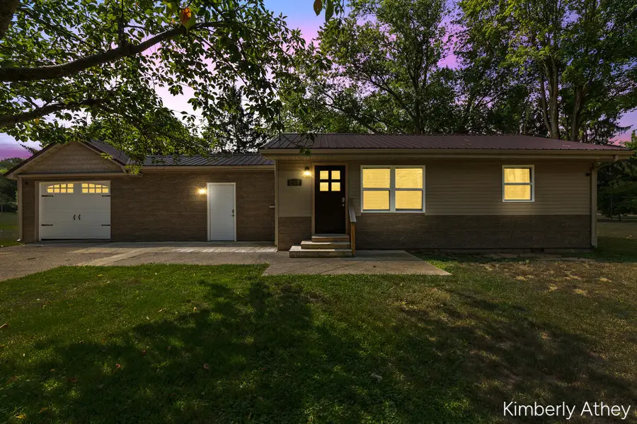 207 W Maple, Carson City, MI 48811 - #2