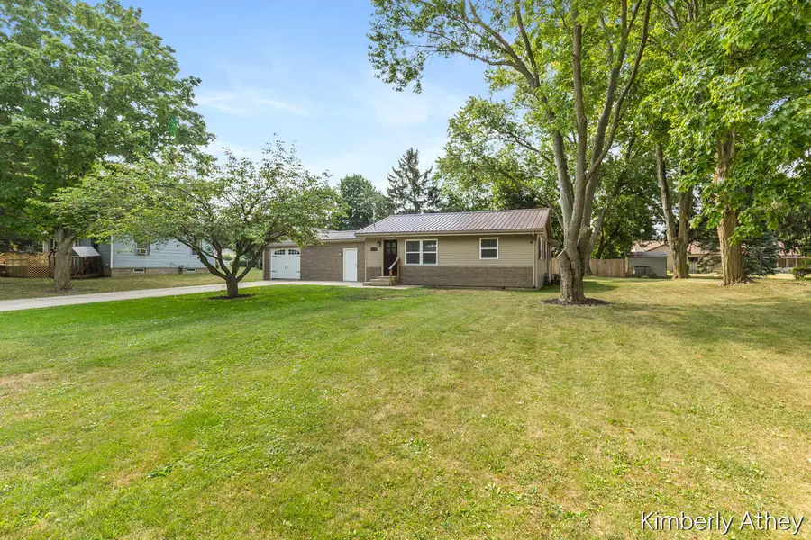 207 W Maple, Carson City, MI 48811 - #3