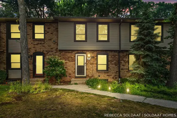 2539 Chatham Woods, Grand Rapids, MI 49546
