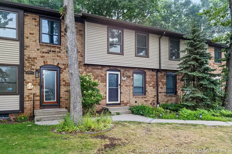 2539 Chatham Woods, Grand Rapids, MI 49546 - #2