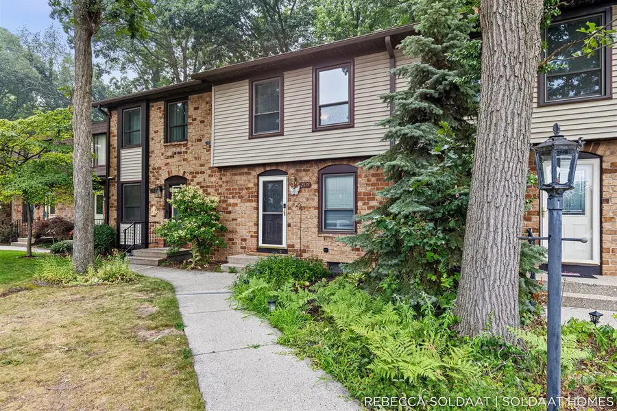 2539 Chatham Woods, Grand Rapids, MI 49546 - #3