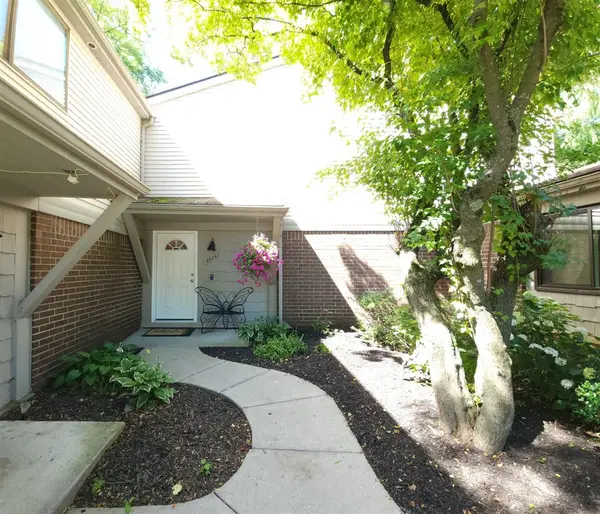 29757 Farmbrook Villa, Southfield, MI 48034