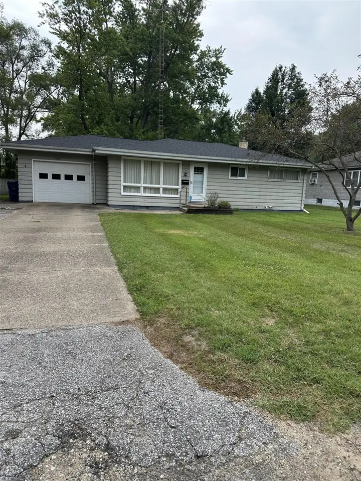 1060 Indiana, Fair Plain, MI 49022 - #1