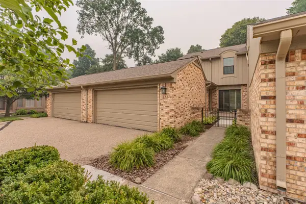 1885 Christy, Rochester, MI 48309