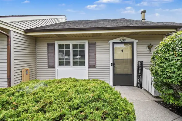 4239 SE Eastcastle, Grand Rapids, MI 49508