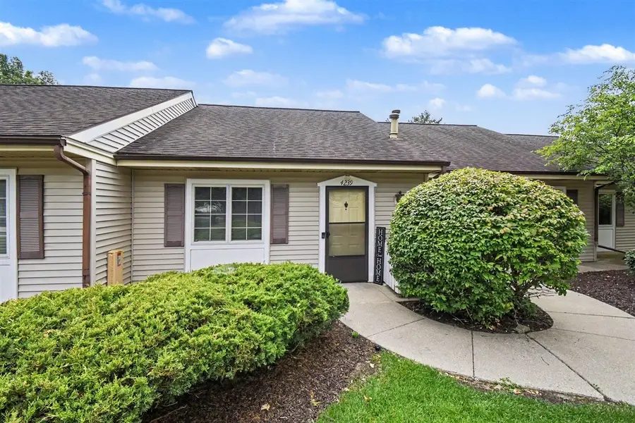 4239 SE Eastcastle, Grand Rapids, MI 49508 - #2