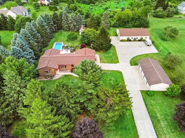 7373 Dell, Saline, MI 48176
