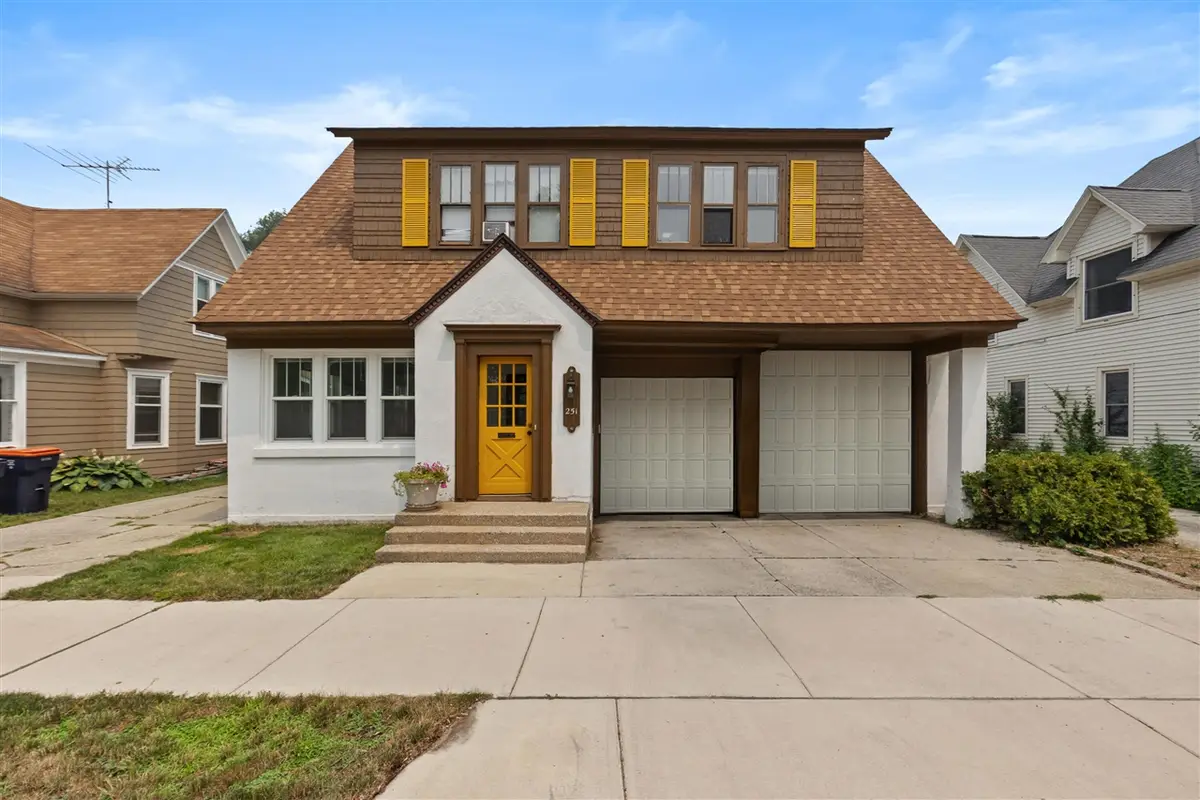251 W 11th, Holland, MI 49423 - #1