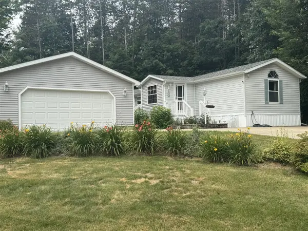 8166 Constitution, Cadillac, MI 49601