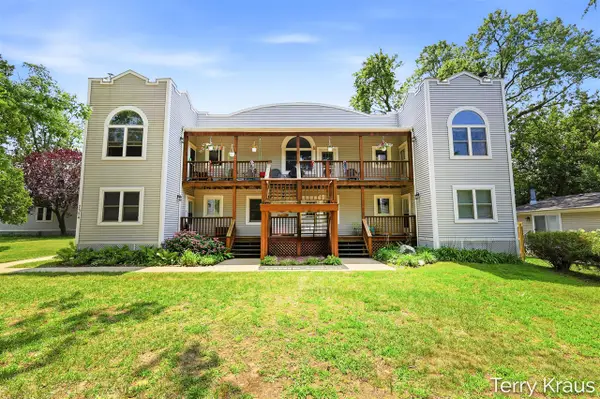 7374 N Shore #17, South Haven, MI 49090