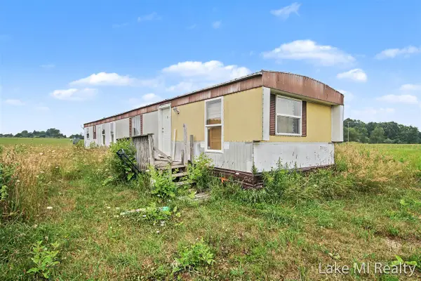 12650 Jefferson, Morley, MI 49336