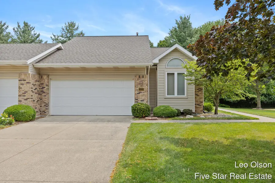 2220 Meadowglen #7, Grand Rapids, MI 49505 - #2
