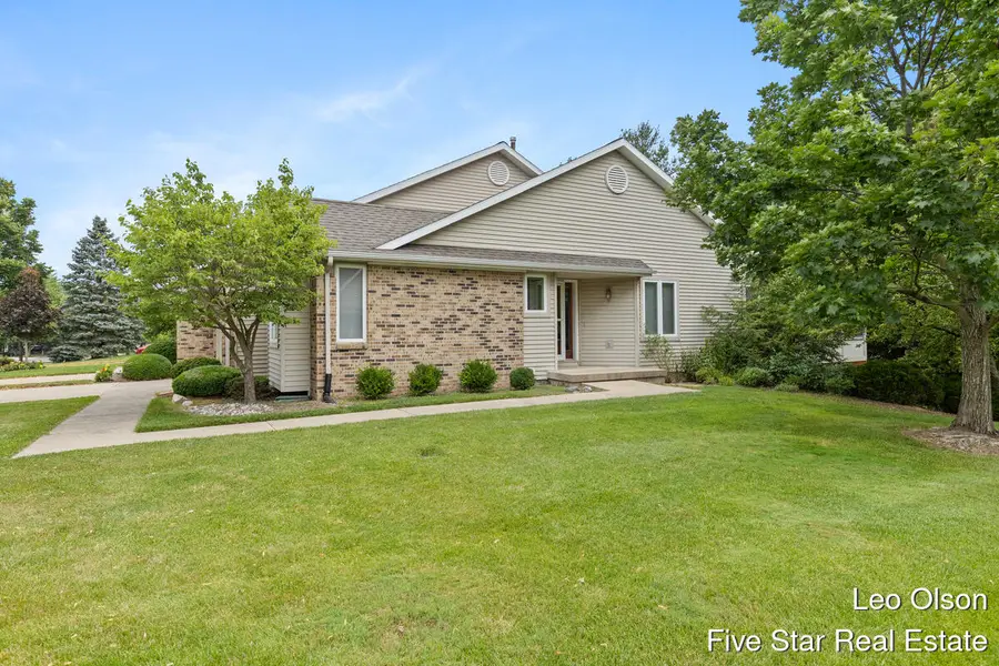 2220 Meadowglen #7, Grand Rapids, MI 49505 - #3