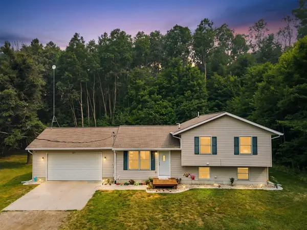 7485 E Tucker Lake, Newaygo, MI 49337