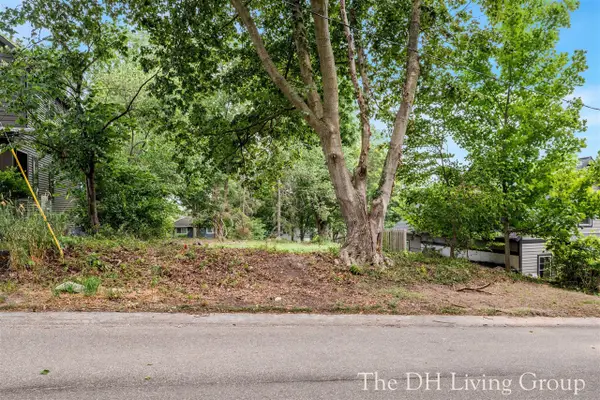 7259 Bradfield, Ada, MI 49301