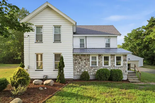 6649 122nd, Fennville, MI 49408