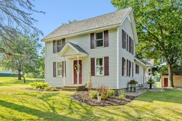 3082 Pine Lake, Niles, MI 49120