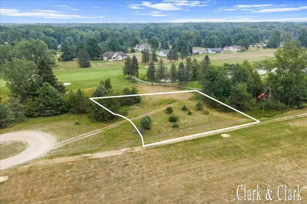 7576 Red Fox, Stanwood, MI 49346