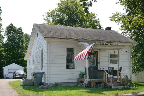210 N Brown, Paw Paw, MI 49079
