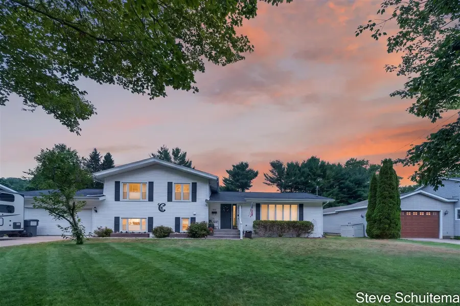 1870 Hendrick, Norton Shores, MI 49441 - #3
