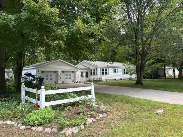 67702 S Ridgewood, South Haven, MI 49090 - #2
