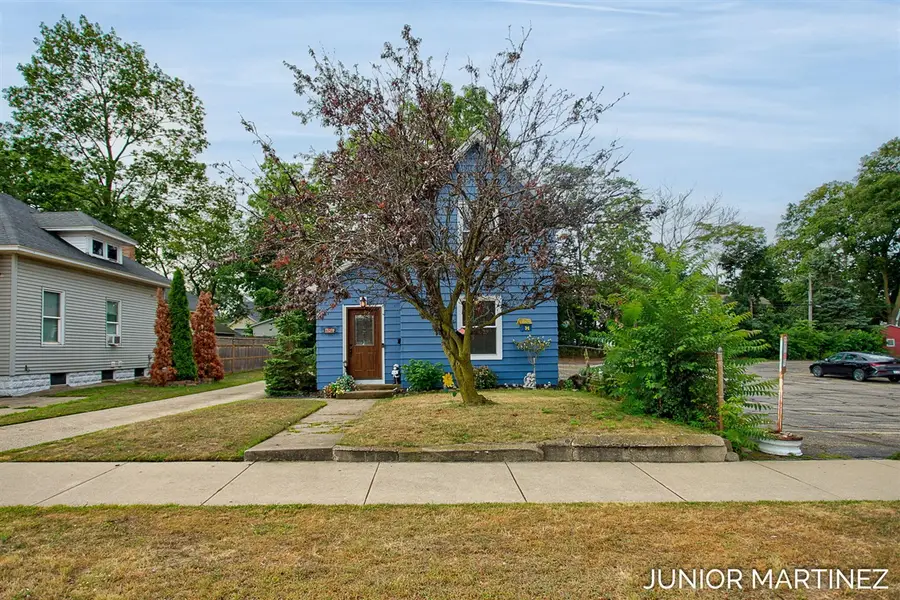 186 W 8th, Holland, MI 49423 - #2