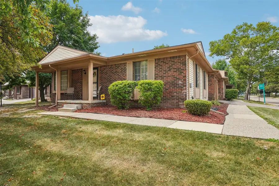 2994 Roundtree, Troy, MI 48083 - #2