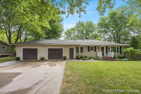 9088 Summit, Rockford, MI 49341