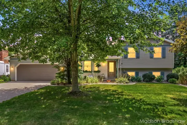 1720 Scott Creek, Belmont, MI 49306