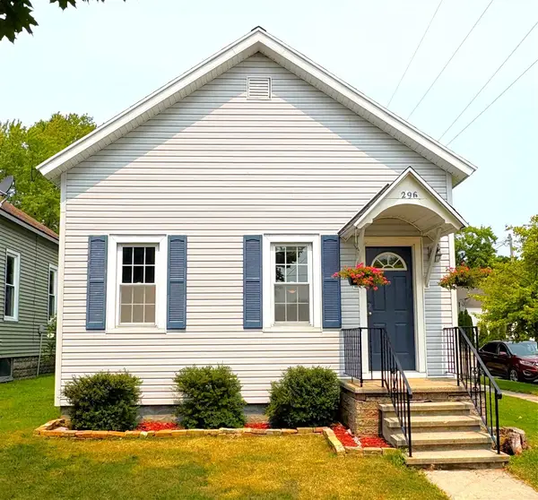 296 3rd, Manistee, MI 49660