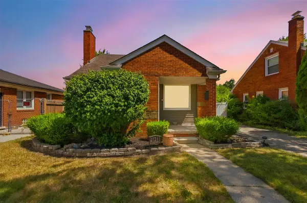 21211 Newcastle, Harper Woods, MI 48225