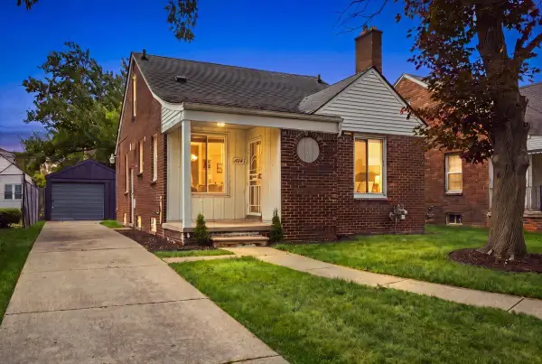 16143 Oakfield, Detroit, MI 48235