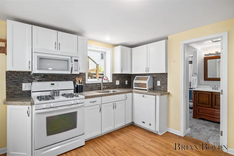 8705 Je-ne-be, Rockford, MI 49341 - #3
