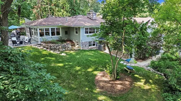 9 E Heatheridge, Ann Arbor, MI 48104