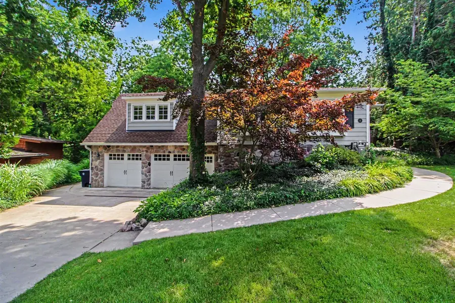 9 E Heatheridge, Ann Arbor, MI 48104 - #2