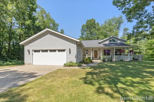8731 Leonard, Coopersville, MI 49404