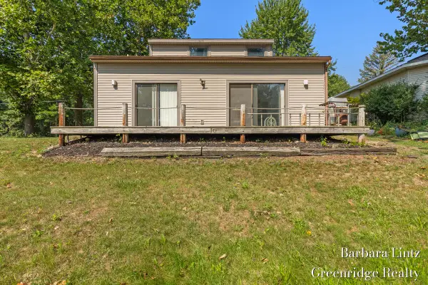 1999 S Patterson, Wayland, MI 49348
