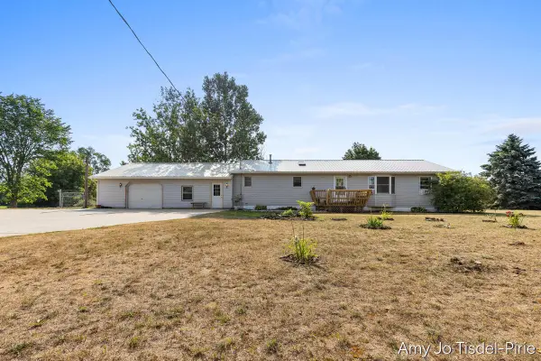 6643 S Wood, Sheridan, MI 48884
