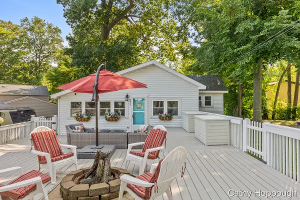 2621 Lansing, Crystal, MI 48818